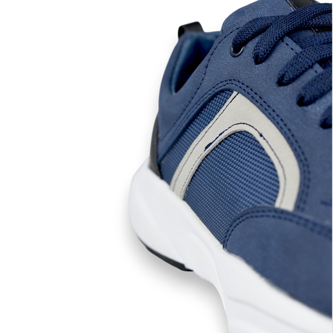 ¡Descubre el máximo confort y estilo con los zapatos Tenis Raccoon Sport! Diseñados para los amantes del deporte y la moda, estos tenis deportivos están confeccionados con la más alta calidad en piel de vacuno en su interior, destacando por su elegante vista de grabado diamante Forro flor de Piel de cerdo. Su forro porcino tipo flor de cerdo y plantilla también forrada con porcino garantizan una sensación de suavidad y frescura en cada paso. Además, la combinación de flor de cerdo, esponja y EVA en la plantilla asegura un soporte y amortiguación excepcionales. La suela, elaborada con material Phylon de primera calidad, ofrece una durabilidad sobresaliente y cuenta con un diseño para brindarte seguridad en cualquier superficie. Hechos con orgullo en México, los Tenis Raccoon Sport son un calzado, con forro 100% porcino, que fusiona artesanía tradicional y diseño contemporáneo para ofrecerte lo mejor en calidad y moda. ¡Atrévete a vivir la experiencia de la comodidad y el estilo con los Tenis Raccoon Sport!